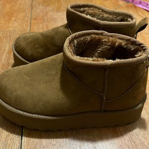 NWT Womens chestnut colored booties